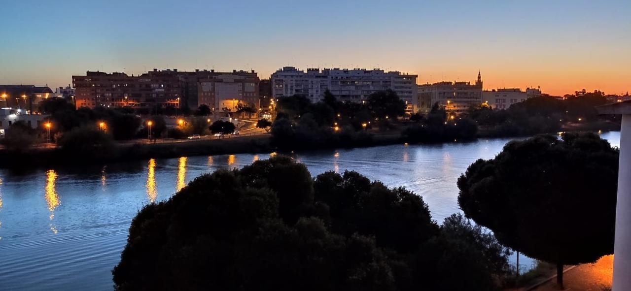 Apartamento Con Vistas Al Rio Guadalquivir En Triana, Sevilla Екстериор снимка
